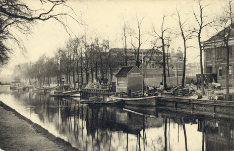 2138 Gezicht op de Stadsbuitengracht te Utrecht uit het zuiden.